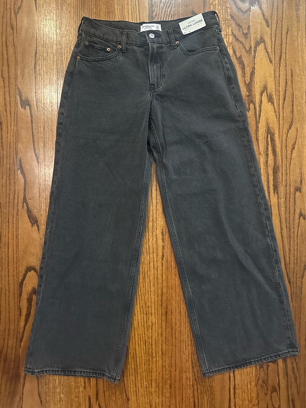 NWT Abercrombie & Fitch Women's Low Rise Ultra Loose Jean Washed Black - Size 27